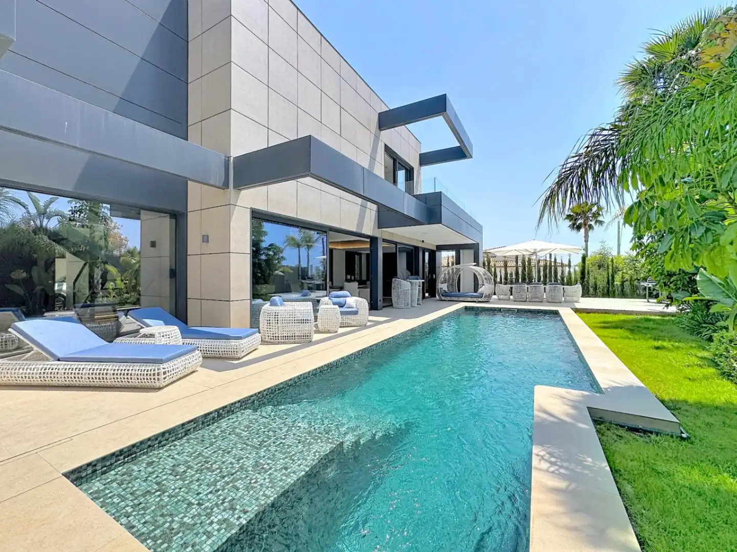 Chalet con terraza en venta en Marisol Park - Ortembach - Los Almendros, imagen 2