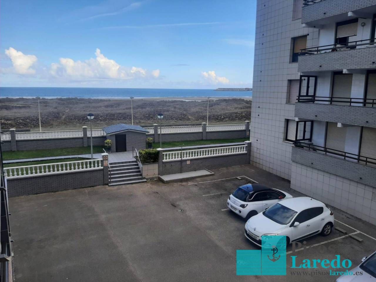 Aparcament de Estudi de lloguer en Laredo amb Terrassa i Moblat