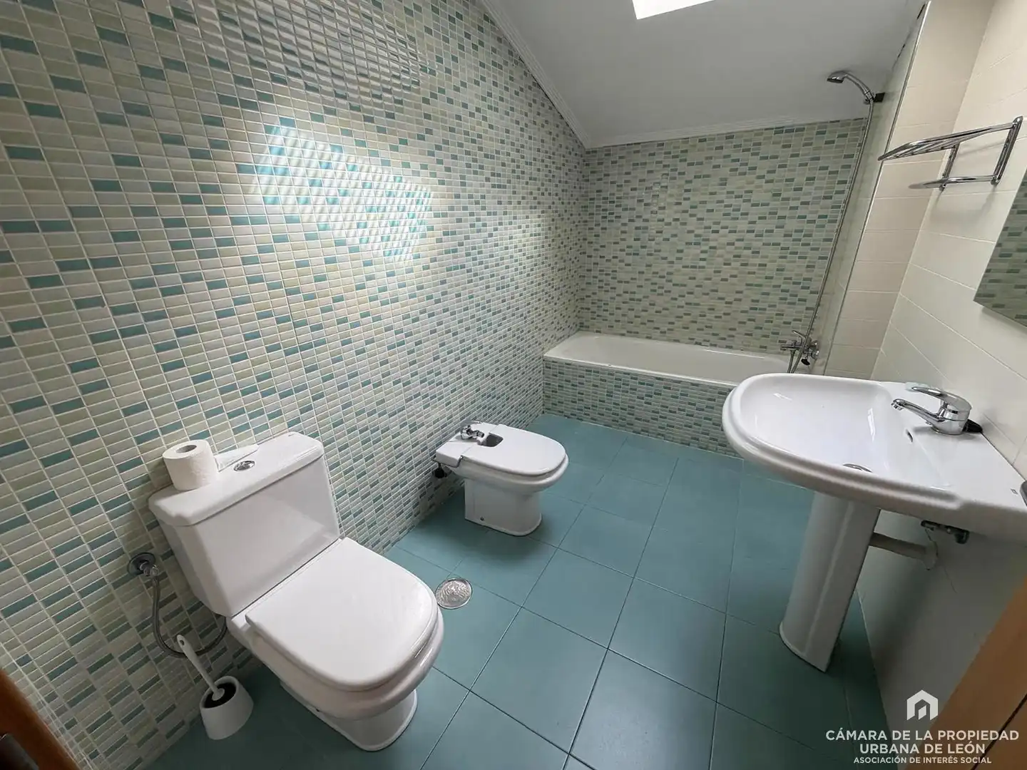 Bathroom of Flat for sale in Casco Antiguo