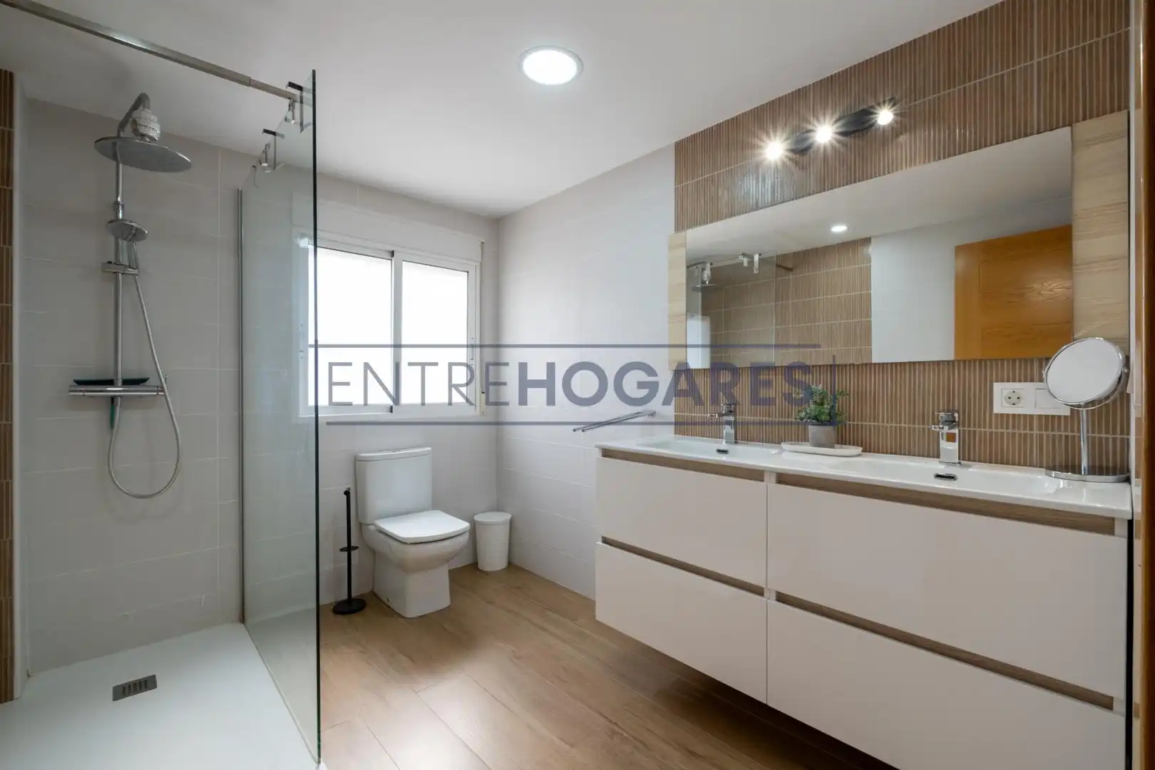 Baño de Apartamento en venta en Moncada con Aire acondicionado, Calefacción y Amueblado