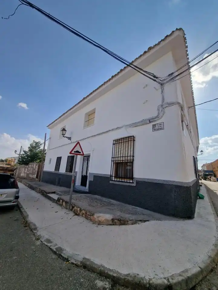 Außenansicht von Country house zum Verkauf in Pozorrubio de Santiago mit Heizung