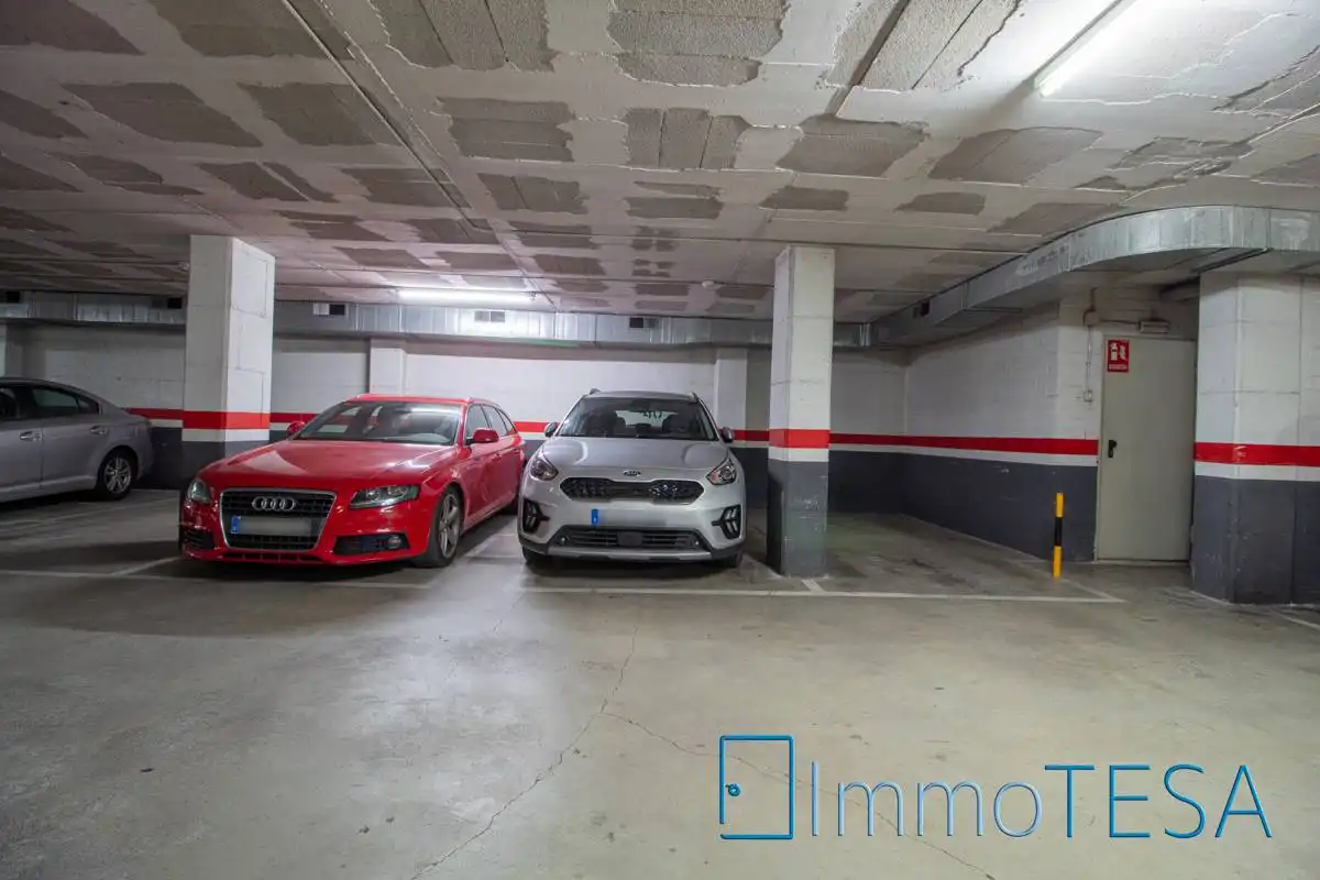 Parking for sale in Centre - Sant Oleguer, imagen 2