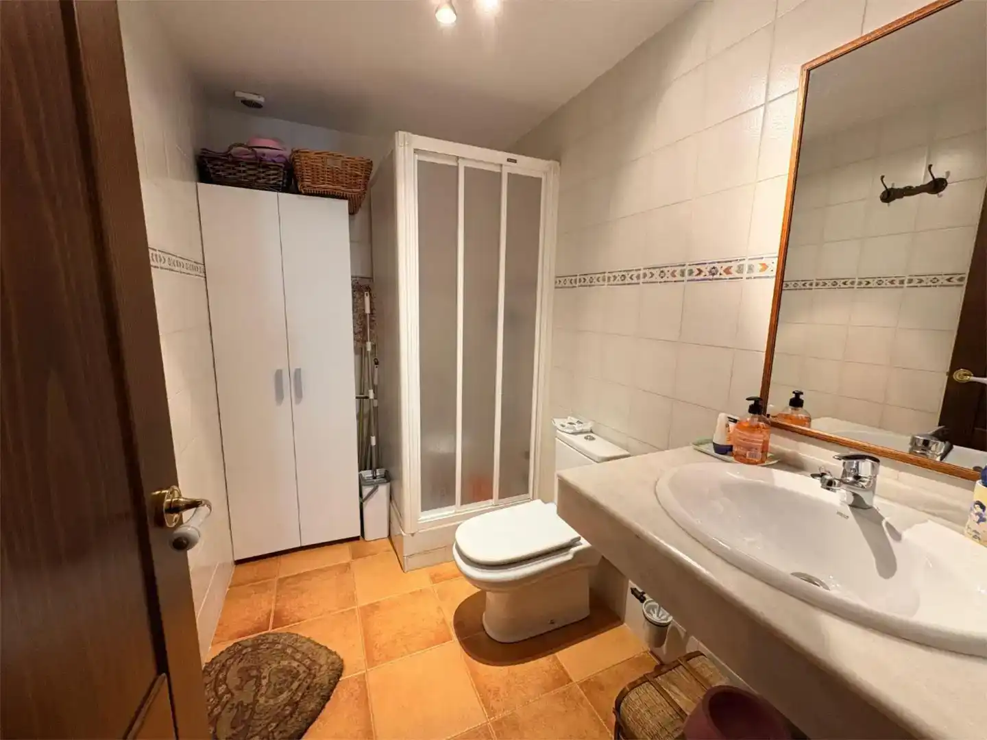 Baño de Piso de alquiler en Naut Aran con Parquet, Amueblado y Balcón
