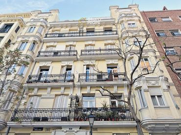 Flat with lift for sale in Chamberí