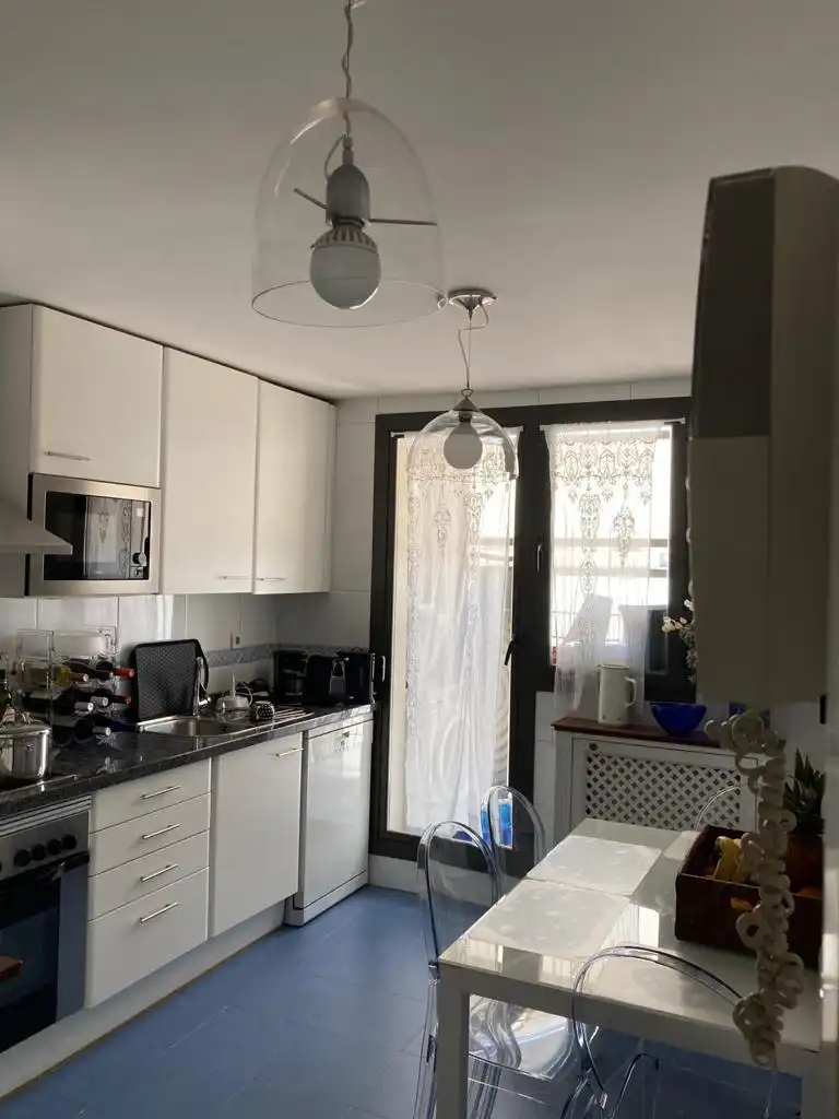 Kitchen of Flat for rent in Madrid  with Air Conditioner, Heating and Parquet flooring