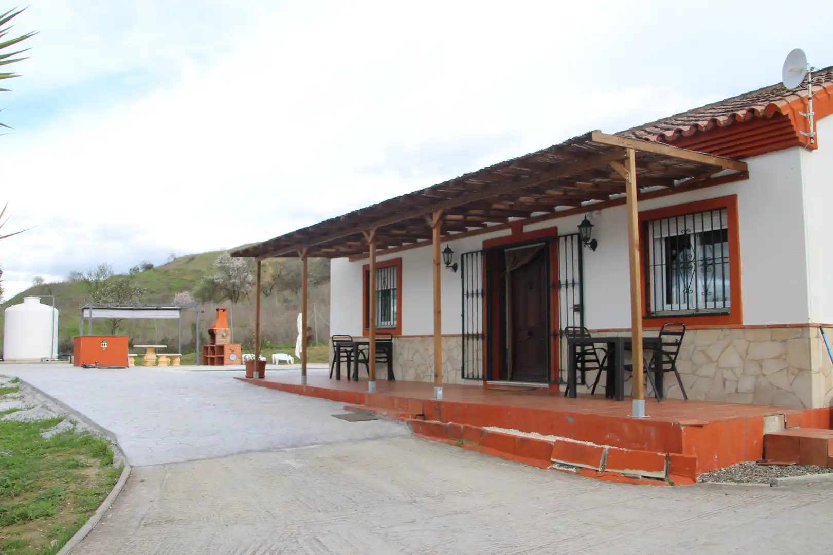Haus oder Chalet zum Verkauf in Coín mit Klimaanlage, Privatgarten und Terrasse