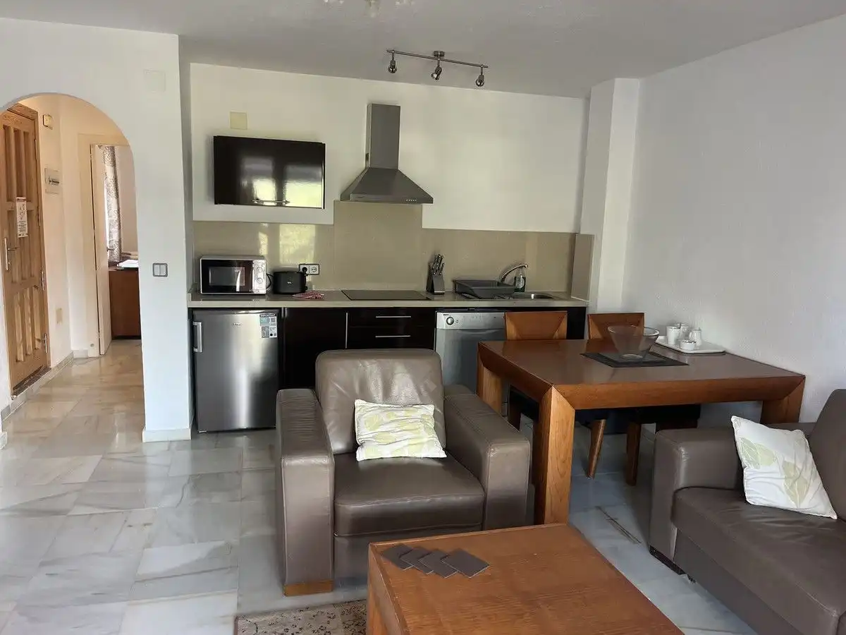Cuina de Apartament de lloguer en Estepona amb Calefacció, Terrassa i Moblat