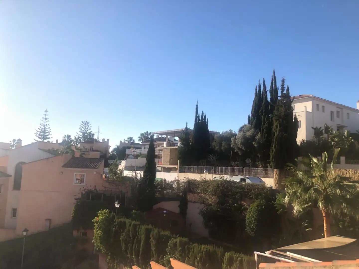 Vista exterior de Casa adosada en venta en Mijas con Aire acondicionado, Calefacción y Jardín privado