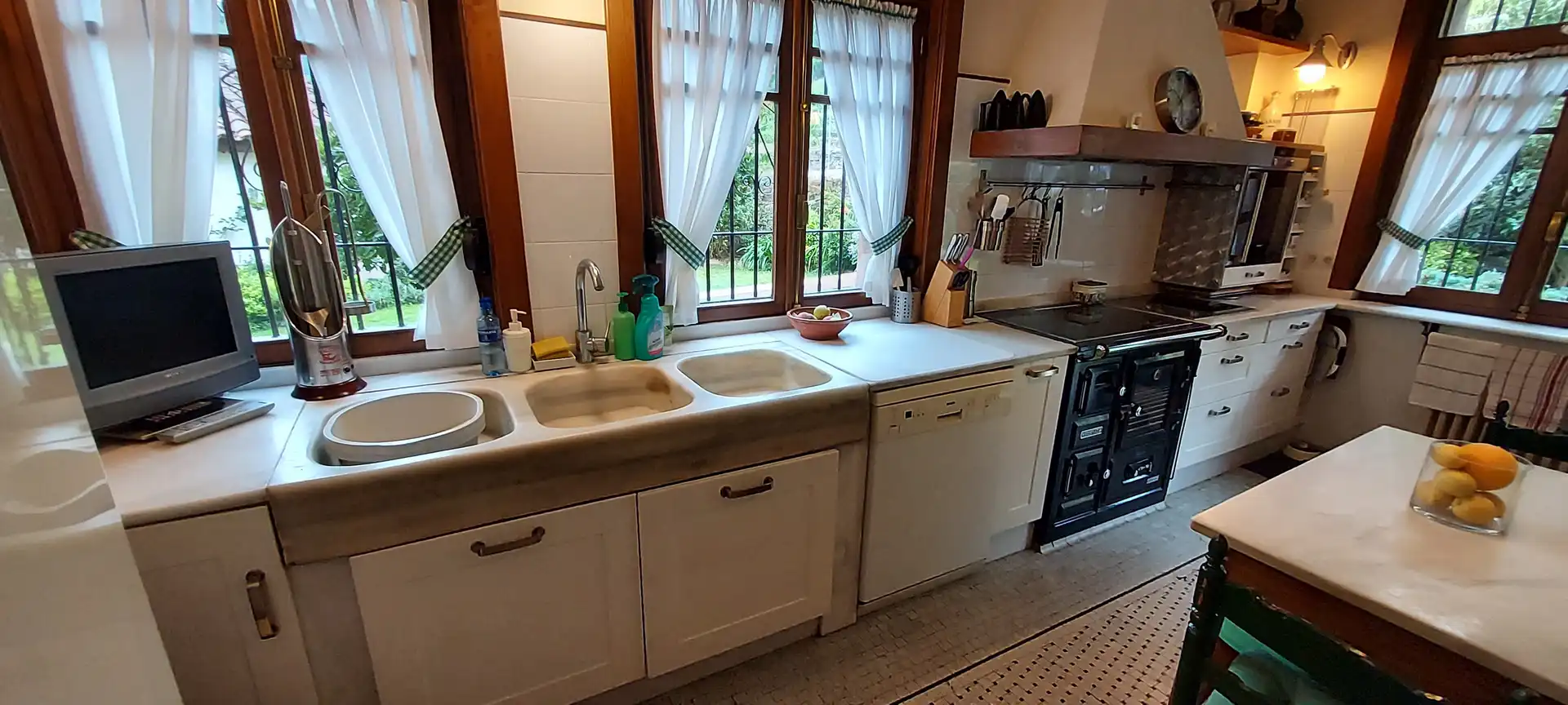 Cuina de Finca rústica en venda en Salas amb Calefacció, Jardí privat i Parquet