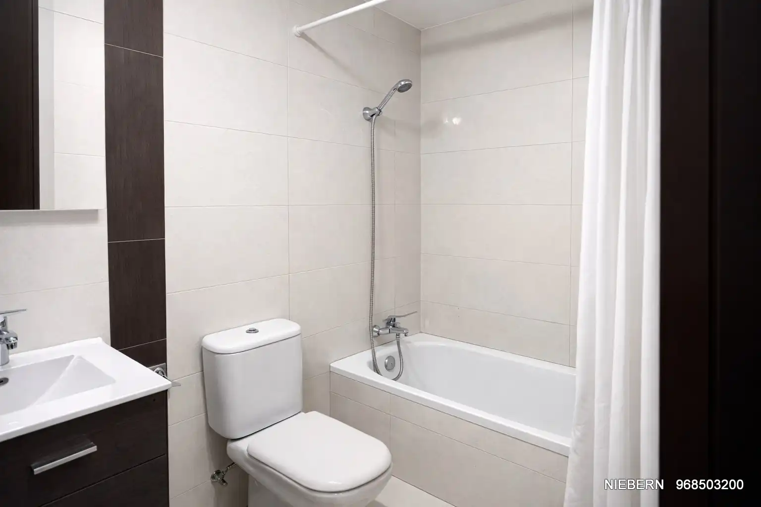 Bathroom of Flat for rent in Cartagena  with Furnished, Oven and Washing machine