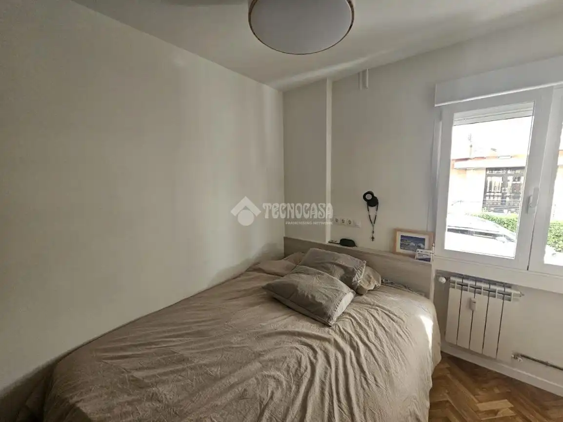 Bedroom of Flat for rent in Madrid  with Air Conditioner, Heating and Furnished