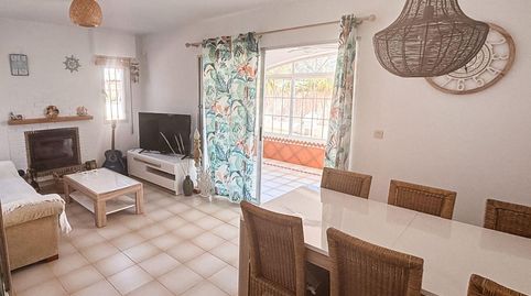 Chalet independiente con piscina privada y amplio jardín en Busot