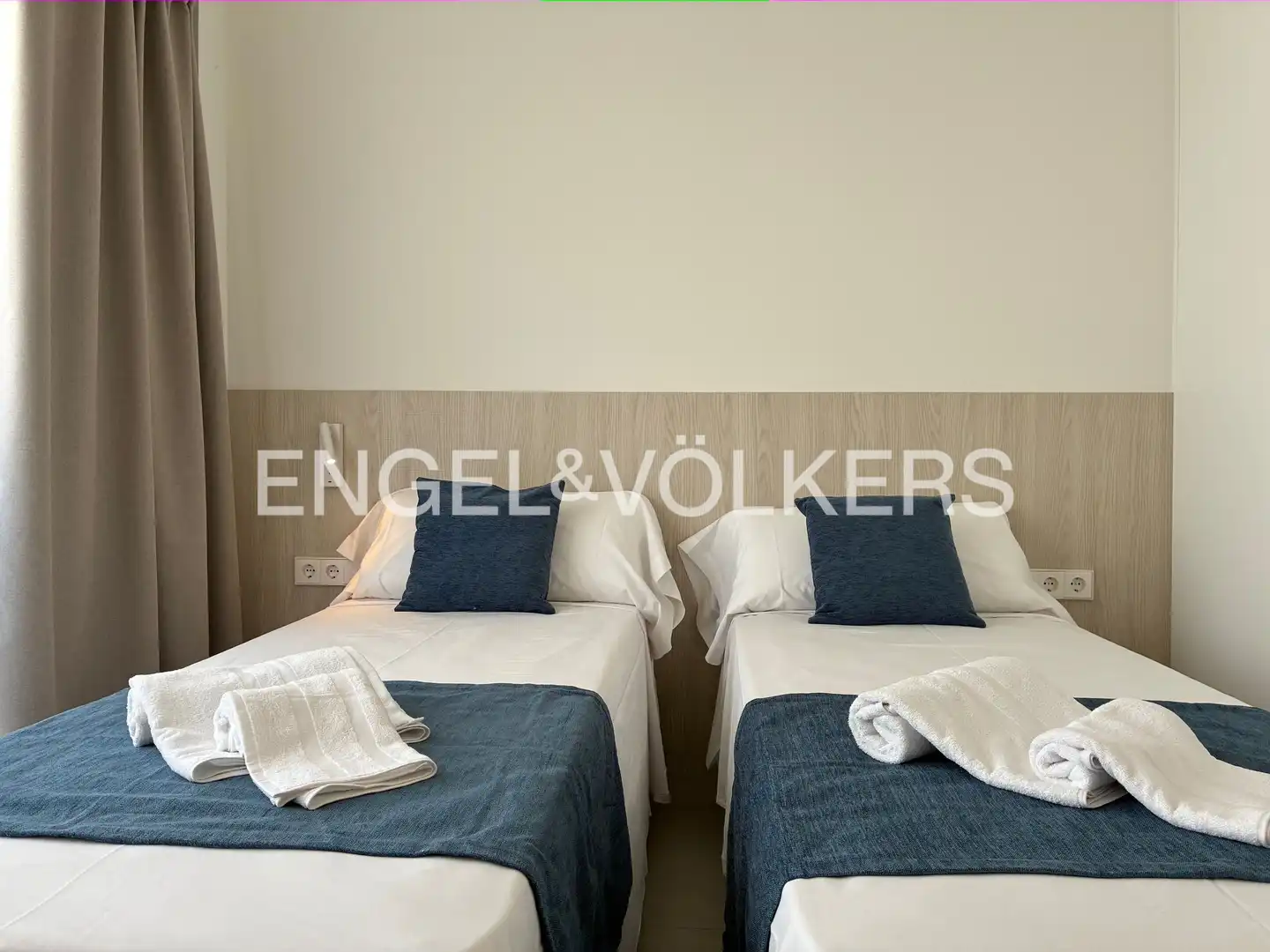 Bedroom of Flat for rent in Valencia  with Air Conditioner, Heating and Terrace