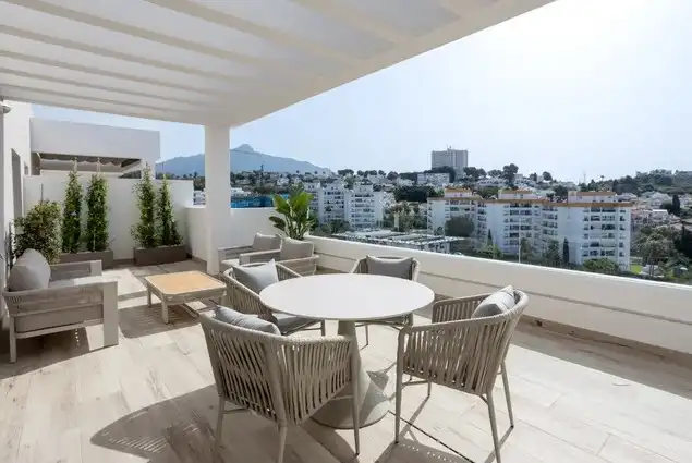 Terraza de Ático en venta en Marbella con Aire acondicionado, Calefacción y Jardín privado