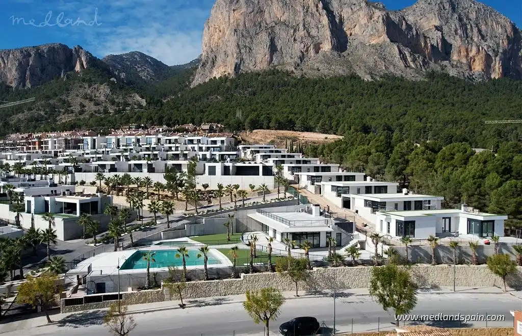 Chalet con piscina en venta en Balcón de Ponoig - Polop Paradis - Polop Hills