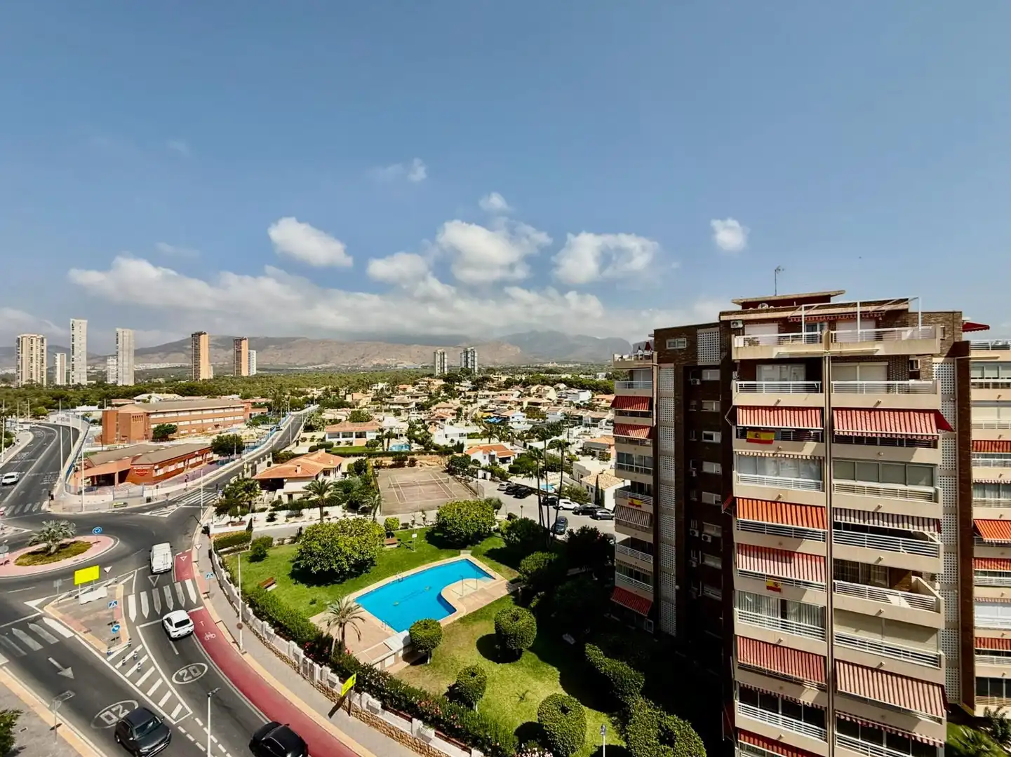 Vista exterior de Apartament en venda en Benidorm amb Terrassa i Piscina comunitària
