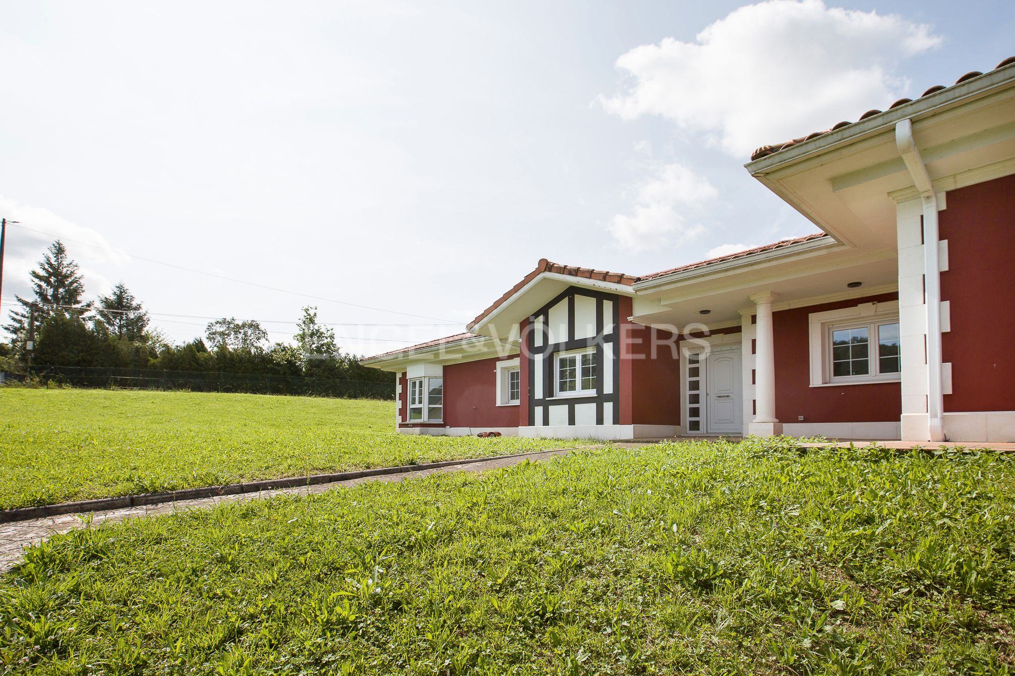 Vista exterior de Casa o xalet en venda en Loiu amb Calefacció i Jardí privat