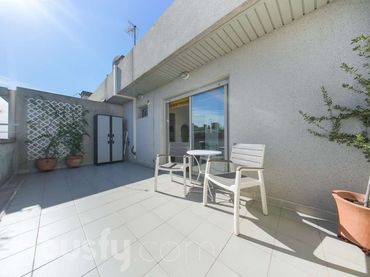 Dúplex con piscina en venta en Avenida Camilo José Cela .