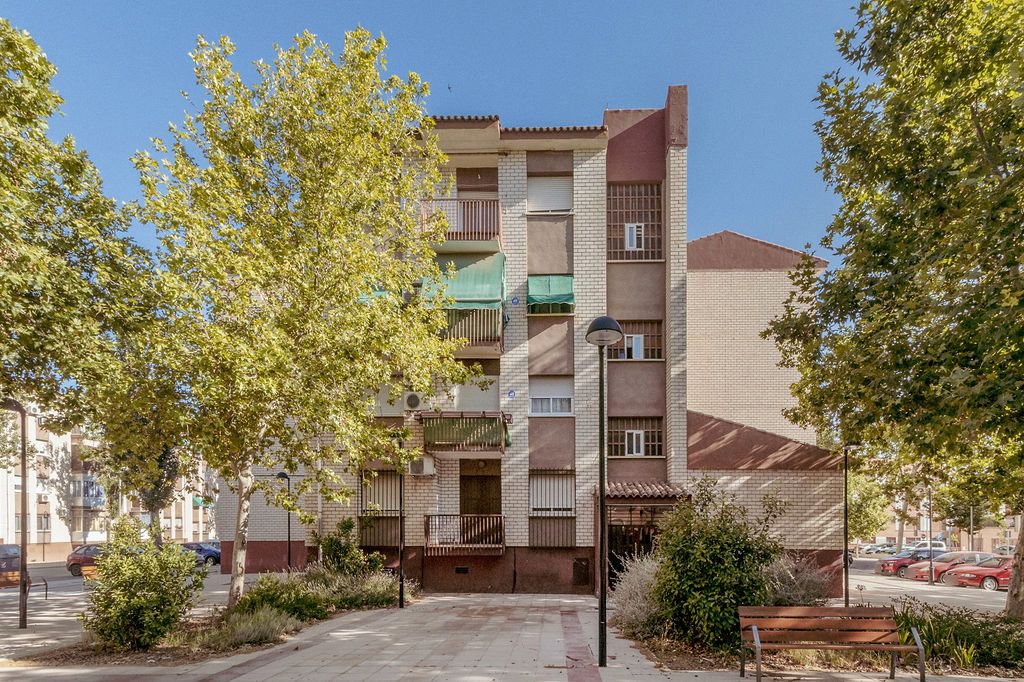 Vista exterior de Pis en venda en Ciudad Real Capital amb Calefacció