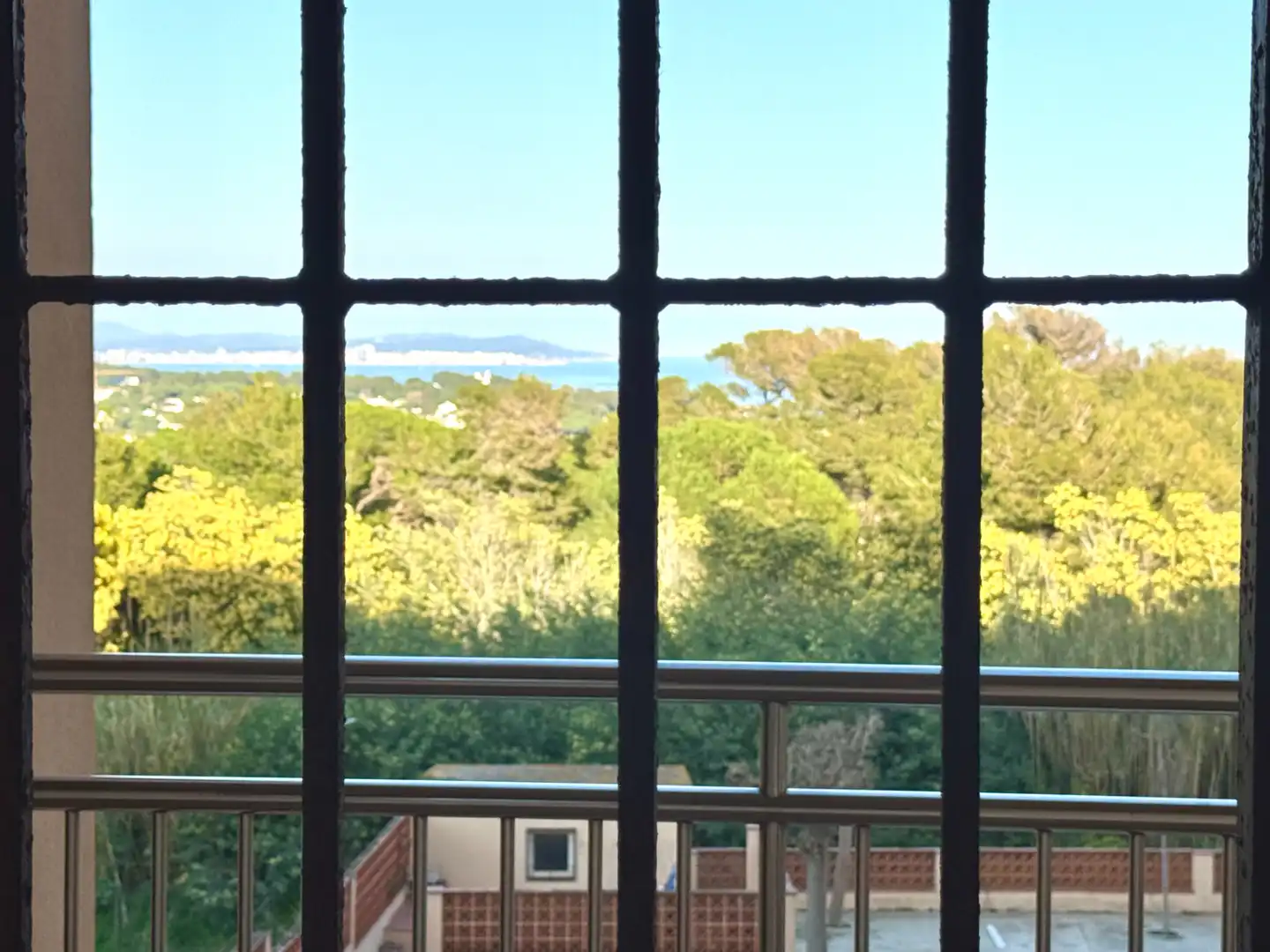 Außenansicht von Wohnungen zum Verkauf in Sant Feliu de Guíxols mit Klimaanlage, Privatgarten und Terrasse
