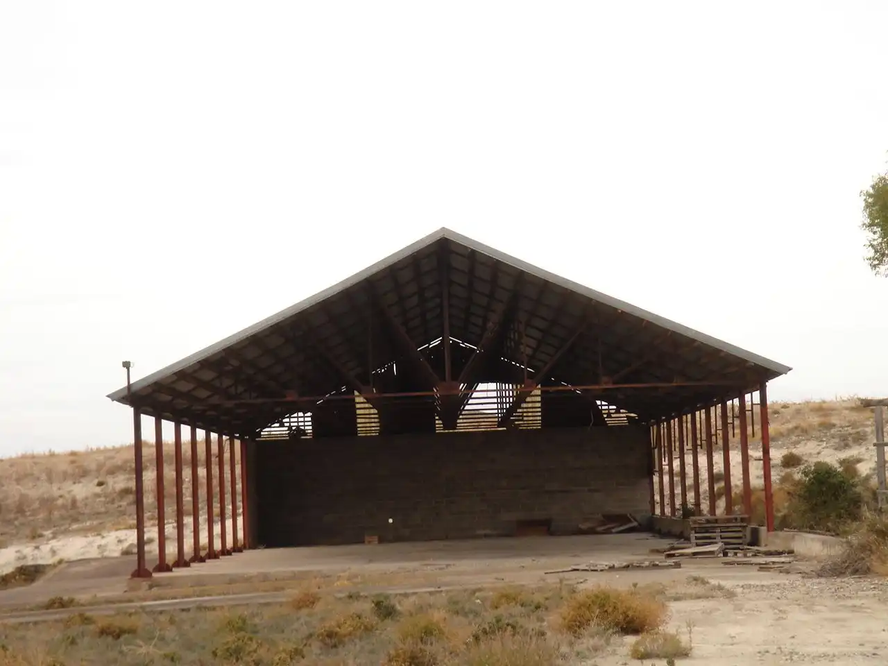 Vista exterior de Nave industrial en venta en Castejón del Puente
