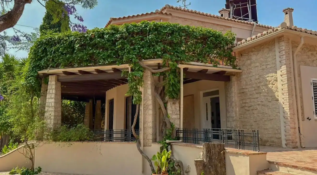 Vista exterior de Casa o xalet en venda en Alicante / Alacant amb Aire condicionat, Calefacció i Jardí privat