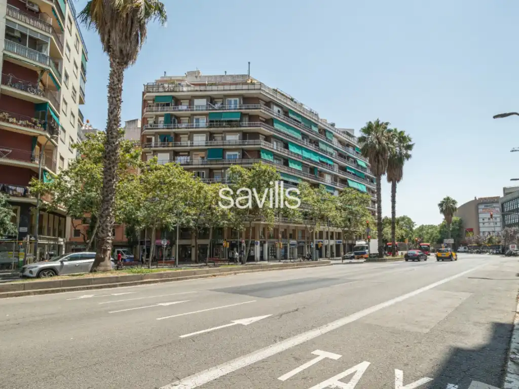 Vista exterior de Apartament en venda en L'Hospitalet de Llobregat amb Aire condicionat