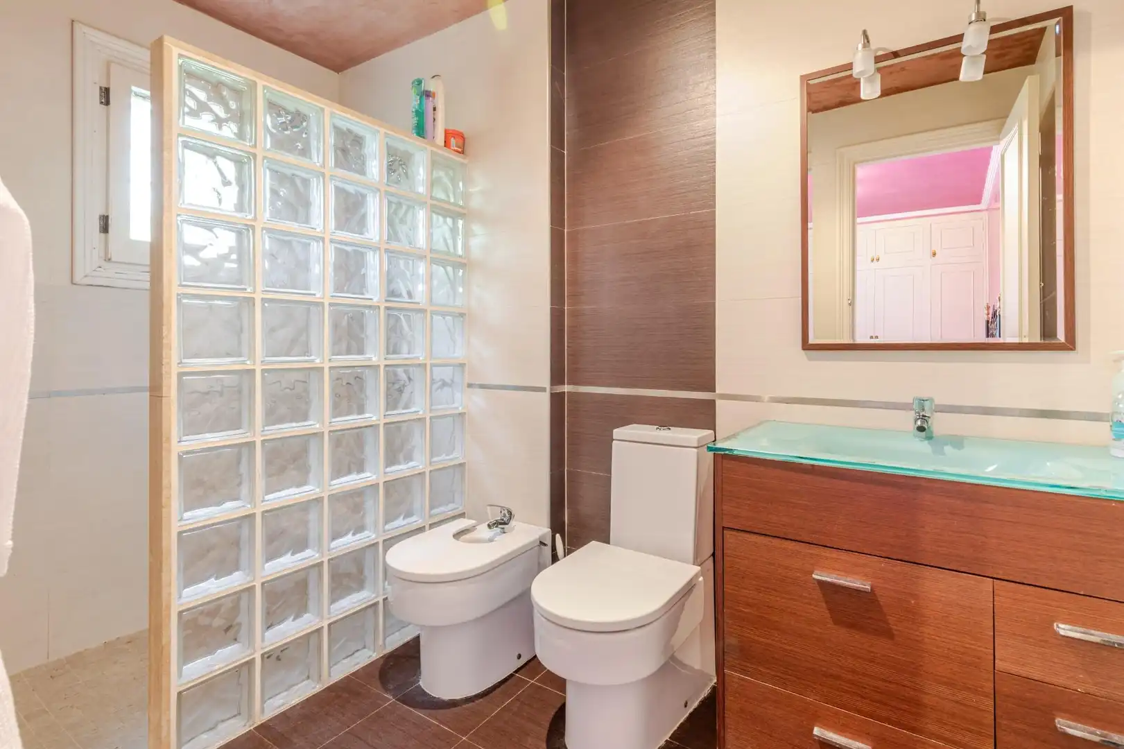 Bathroom of Houses for sale in L'Eliana  with Air Conditioner, Heating and Private garden