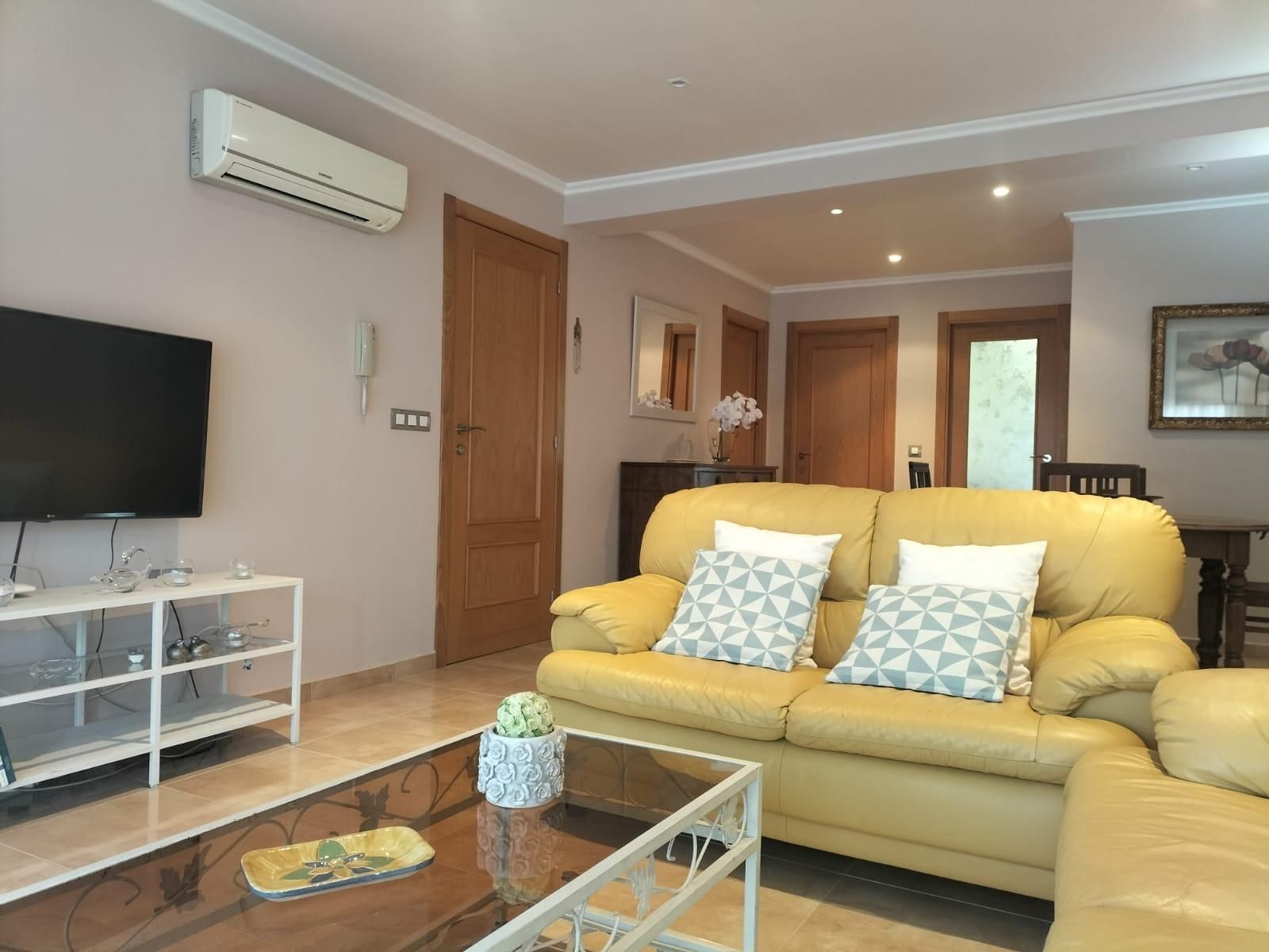 Sala d'estar de Finca rústica en venda en Navarrés amb Aire condicionat i Terrassa