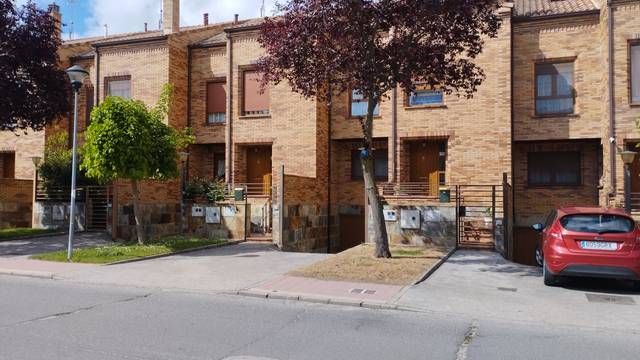 Casa adosada en Venta en Calle Abad García del Rincón en Medina del Campo