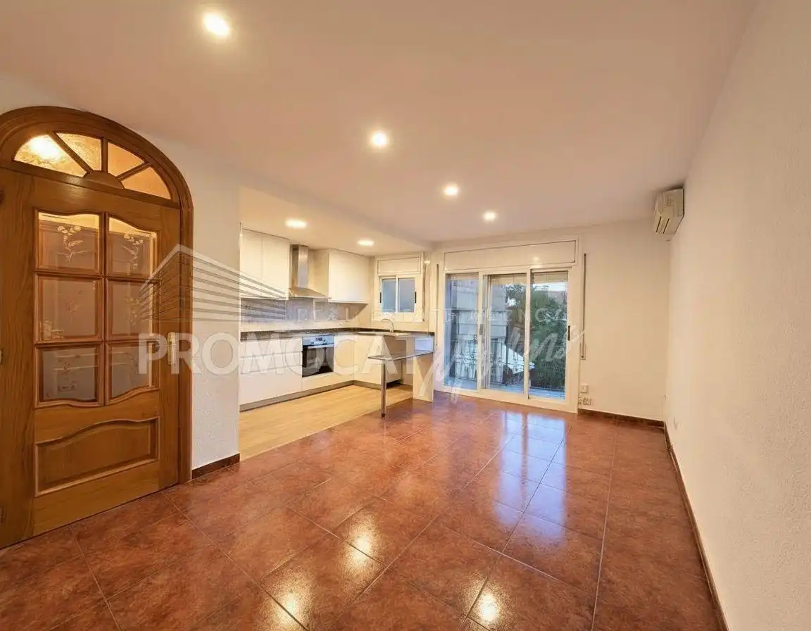 Cocina de Piso en venta en Molins de Rei con Aire acondicionado, Jardín privado y Terraza