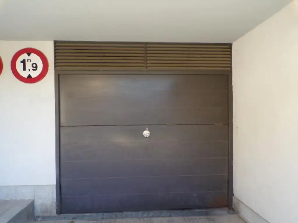 Parking for sale in C/ Roger de Lluria, imagen 2