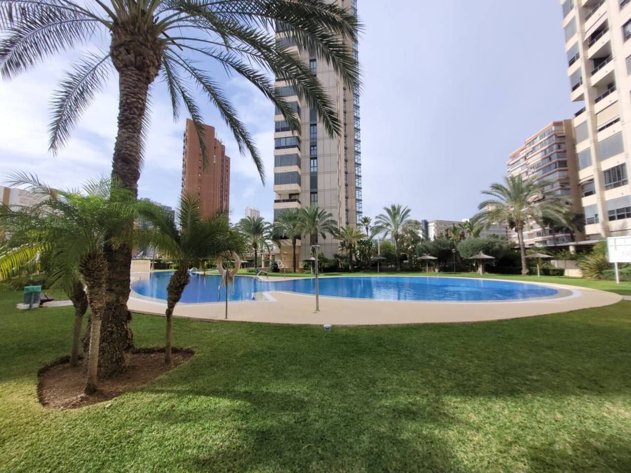 Piscina de Pis en venda en Benidorm amb Aire condicionat, Calefacció i Moblat