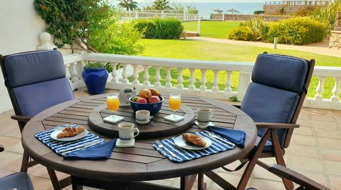 Exclusivo Chalet Pareado Orientado al Sur con Vistas Panorámicas al Mar