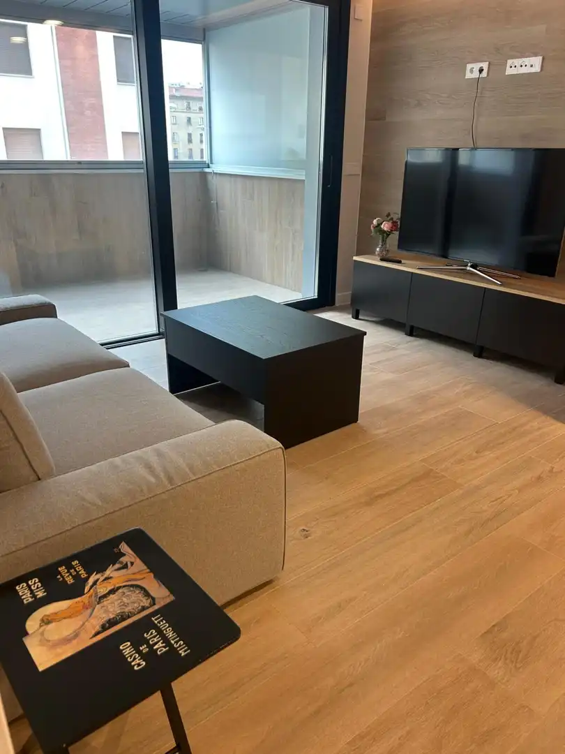 Wohnzimmer von Wohnung zur Miete in  Pamplona / Iruña mit Klimaanlage, Heizung und Terrasse