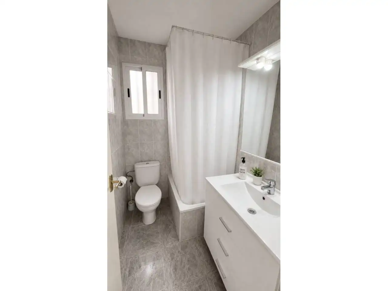 Bathroom of Flat for sale in Oliva  with Balcony