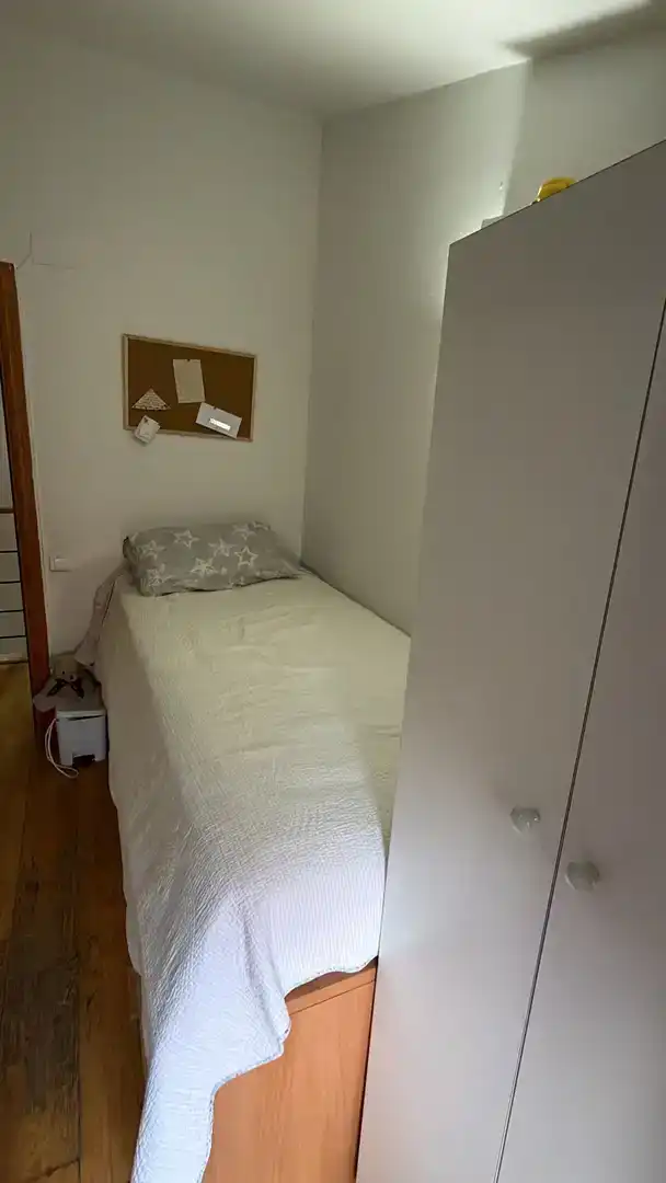 Dormitori de Pis per a compartir en Rubí amb Parquet, Moblat i Balcó
