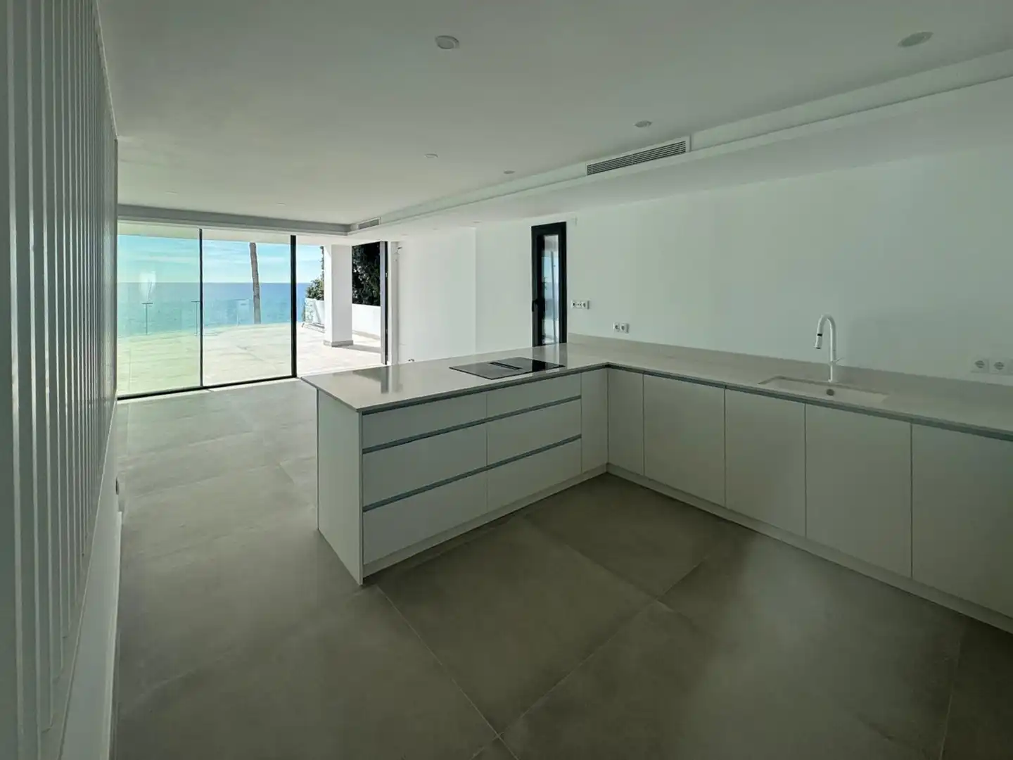 Cocina de Casa o chalet en venta en El Campello con Aire acondicionado, Jardín privado y Alarma