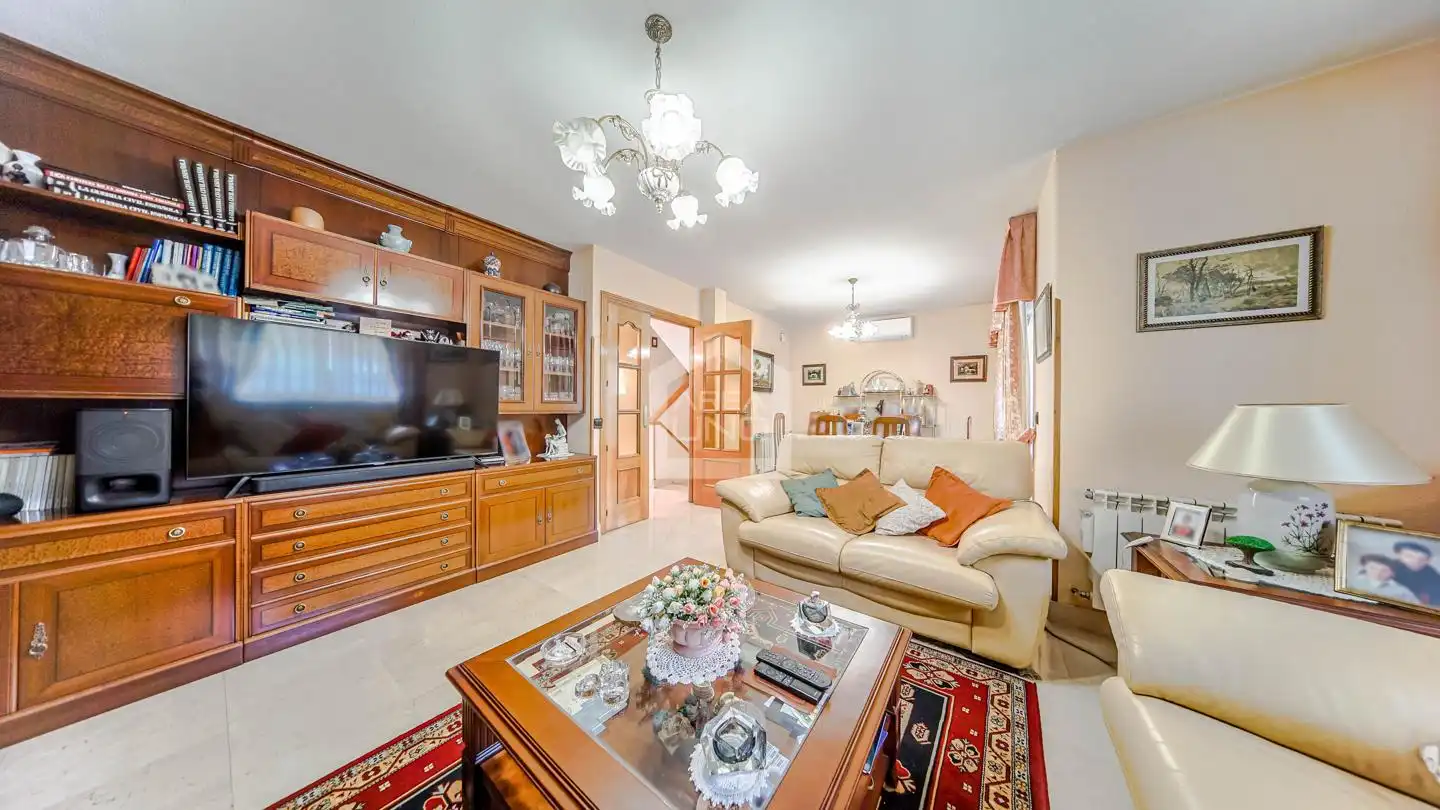 Sala d'estar de Casa adosada en venda en Alcorcón amb Aire condicionat, Calefacció i Parquet