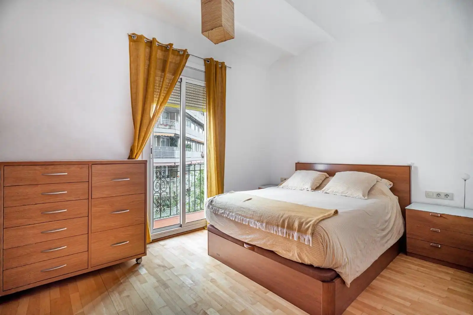 Schlafzimmer von Wohnung zum Verkauf in Barcelona mit Klimaanlage, Heizung und Parkett