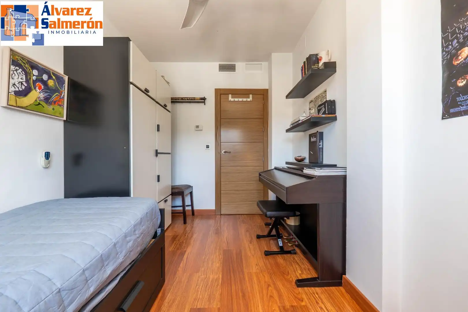 Habitación de Casa adosada en venta en Granada con Aire acondicionado y Terraza
