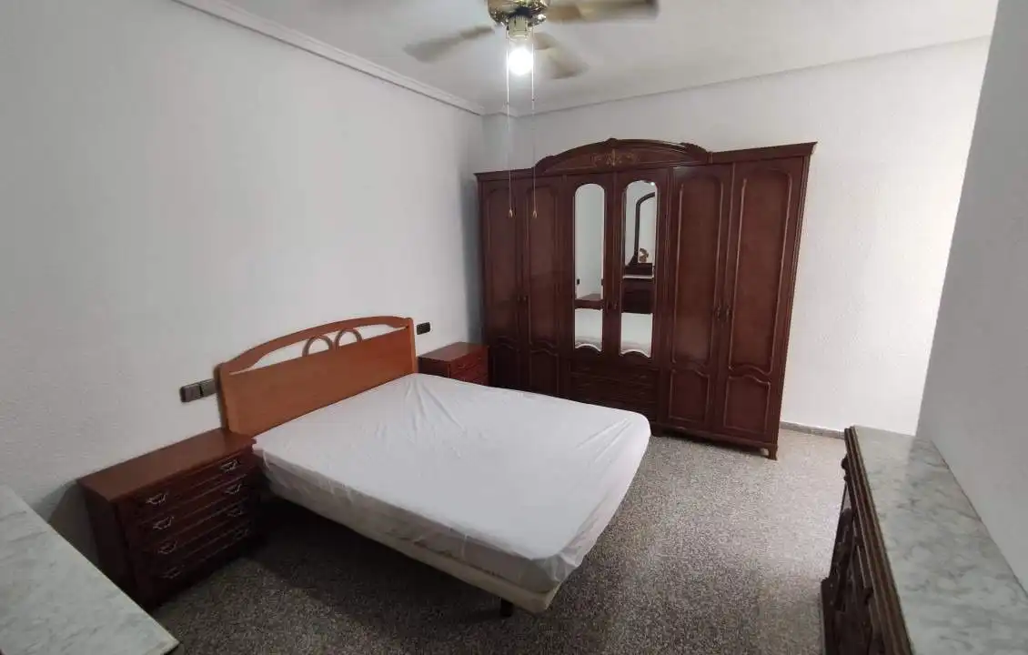 Bedroom of Flat for share in Elche / Elx