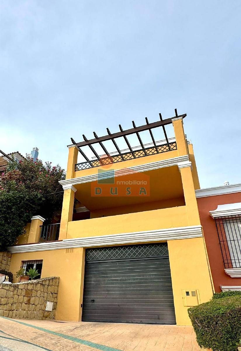Vista exterior de Casa o xalet de lloguer en Marbella amb Aire condicionat, Terrassa i Traster
