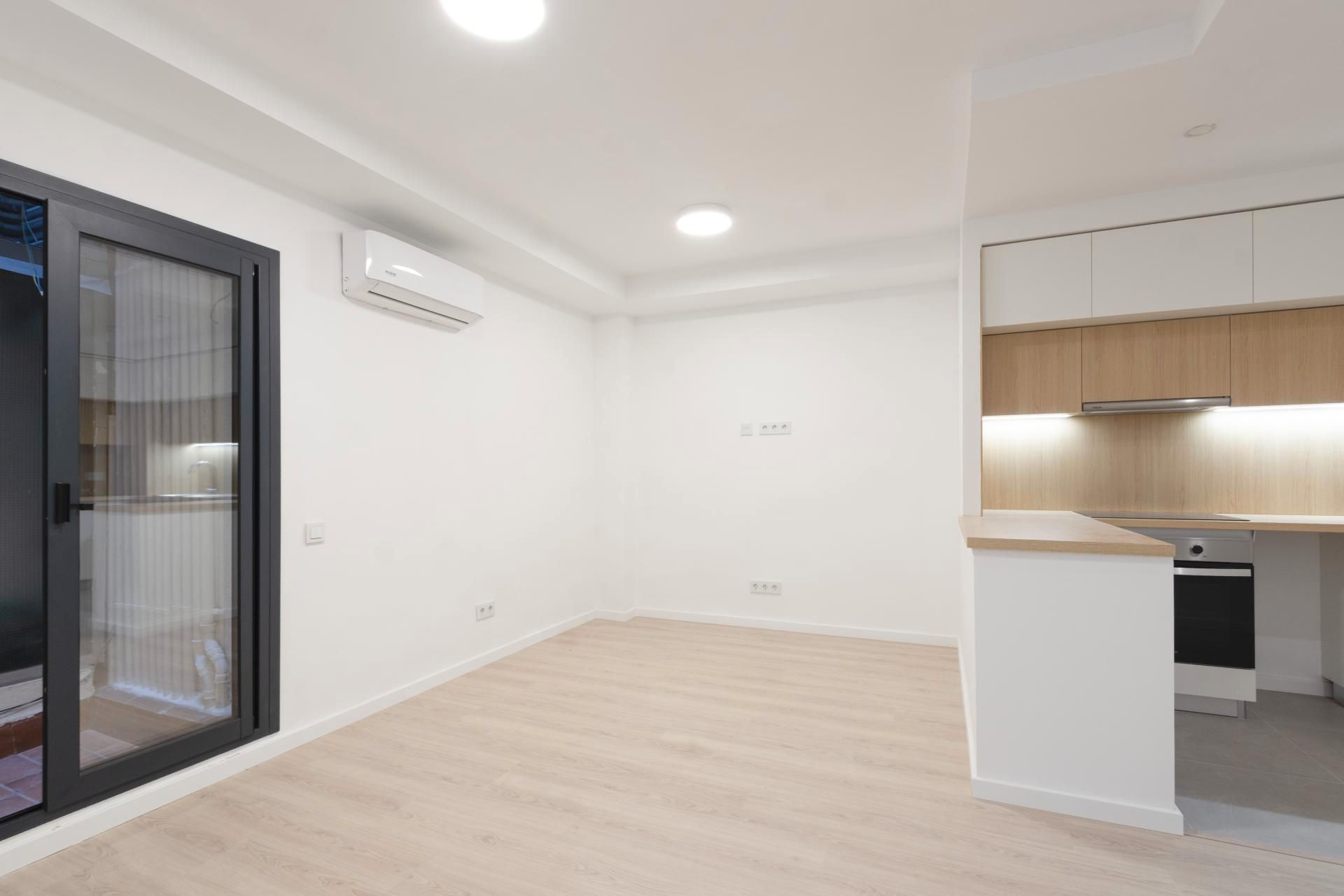 Flat for sale in  Barcelona Capital  with Air Conditioner, Heating and Oven