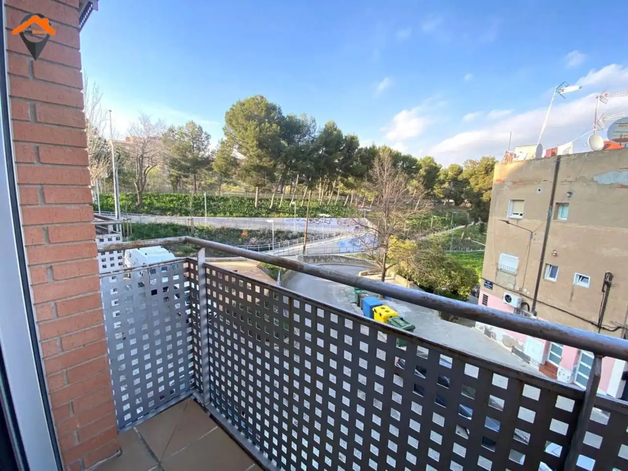 Vista exterior de Pis en venda en Terrassa amb Calefacció i Balcó