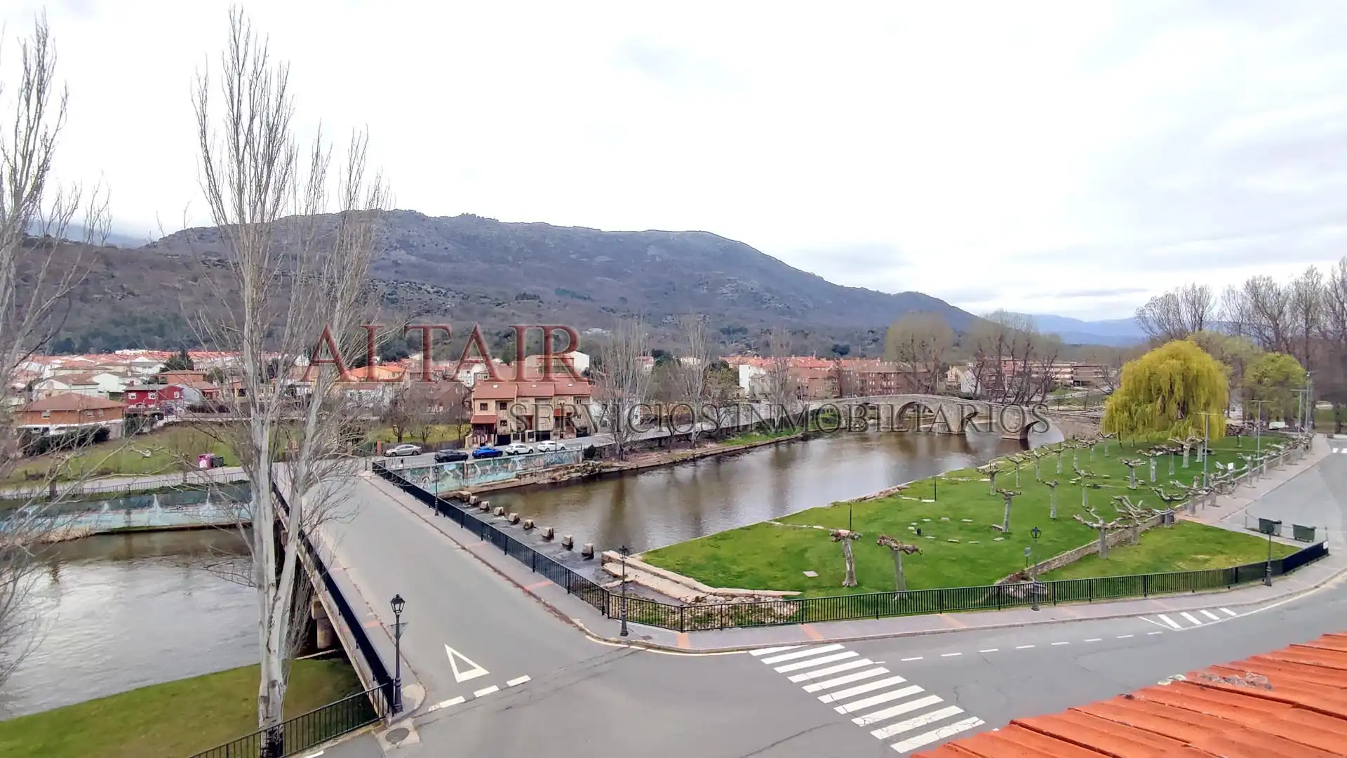 Vista exterior de Ático en venta en Navaluenga con Aire acondicionado, Calefacción y Terraza