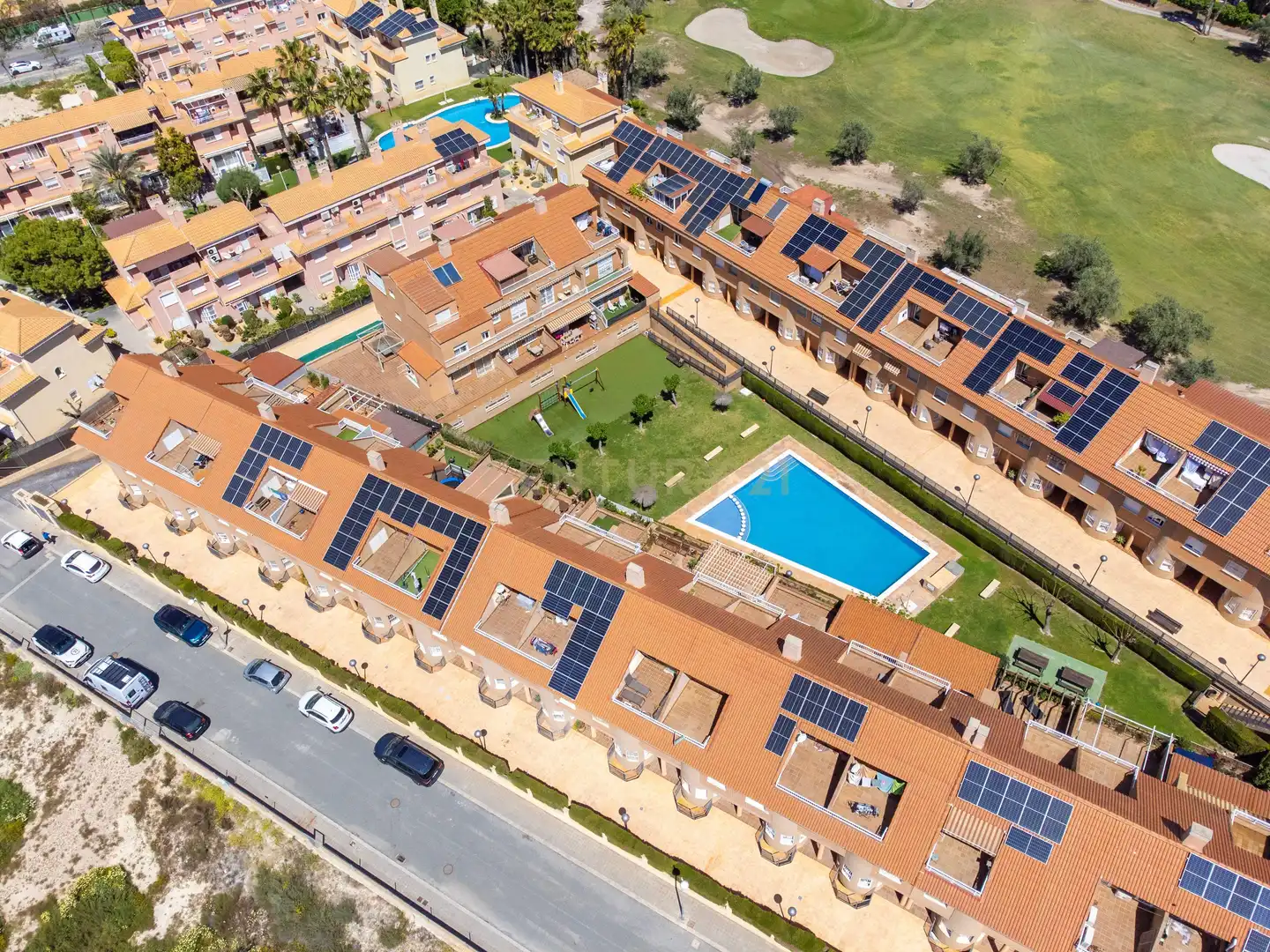 Vista exterior de Casa adosada en venta en Alicante / Alacant con Aire acondicionado, Balcón y Piscina comunitaria