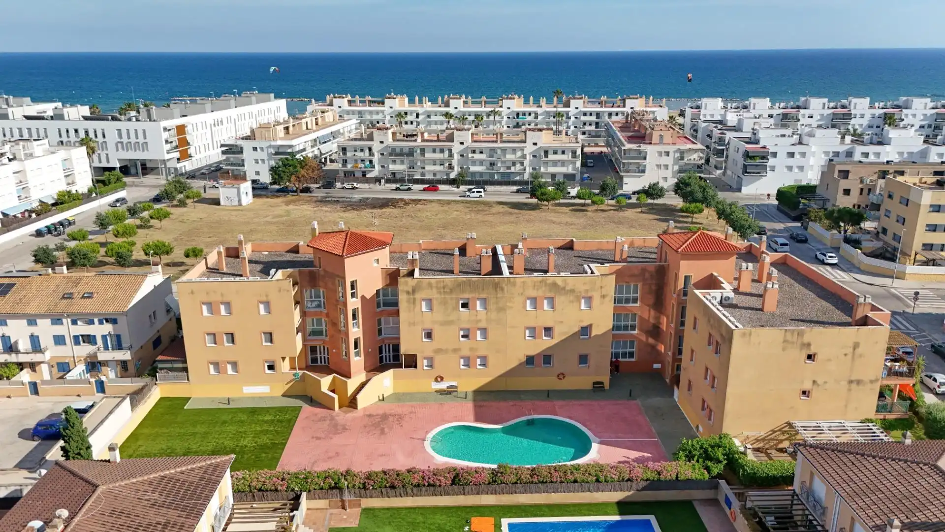 Exterior view of Flat for sale in Cubelles  with Air Conditioner and Community pool