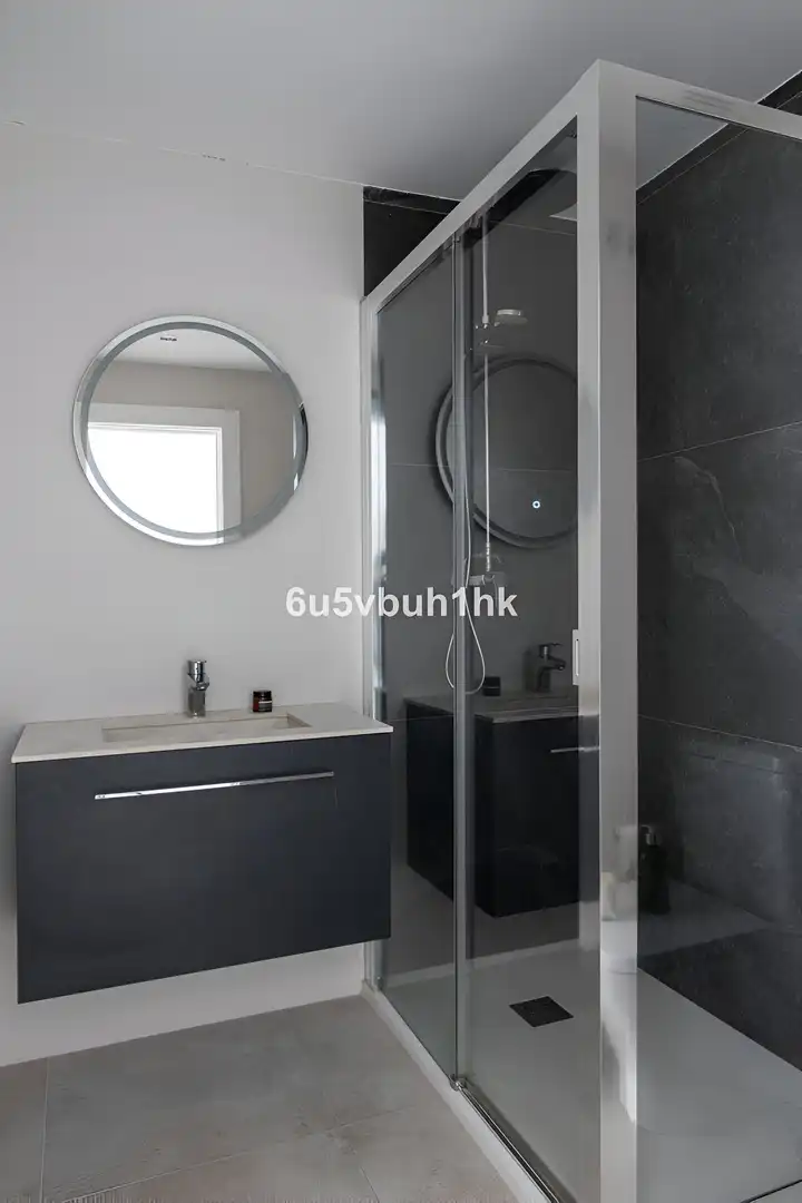 Badezimmer von Erdgeschoss zum Verkauf in Málaga mit Klimaanlage, Terrasse und Möbliert