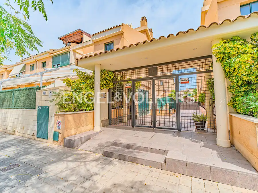 Exterior view of Detached homes for rent in Alicante / Alacant  with Air Conditioner, Heating and Private garden